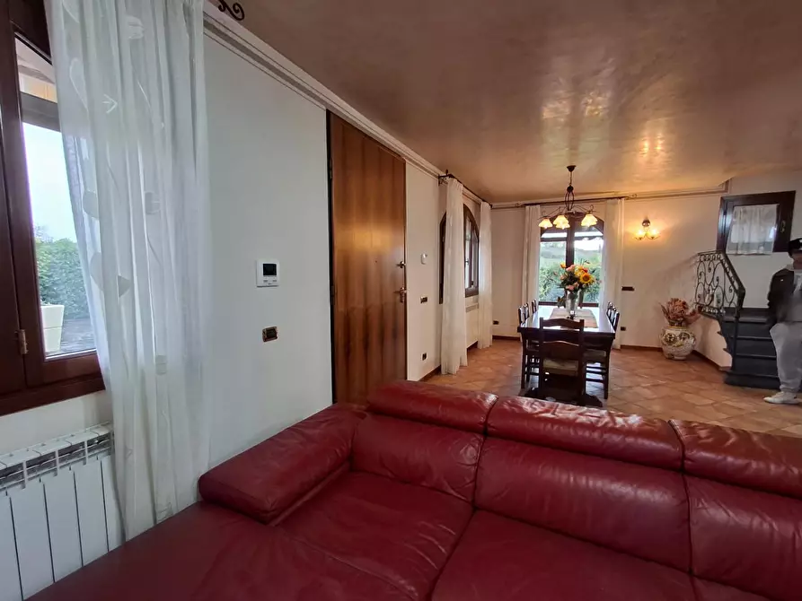 Immagine 11 di Villa in vendita  a Vinci