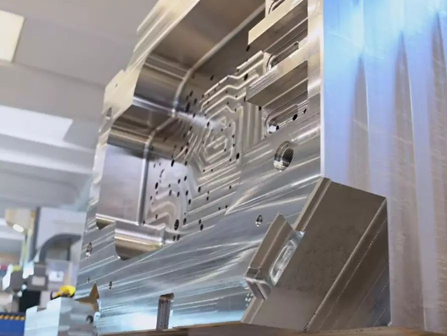 Immagine 1 di Attività commerciale in vendita  a Milano