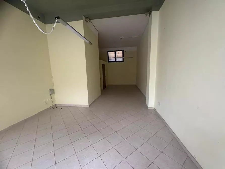 Immagine 3 di Locale commerciale in affitto  a Pontedera