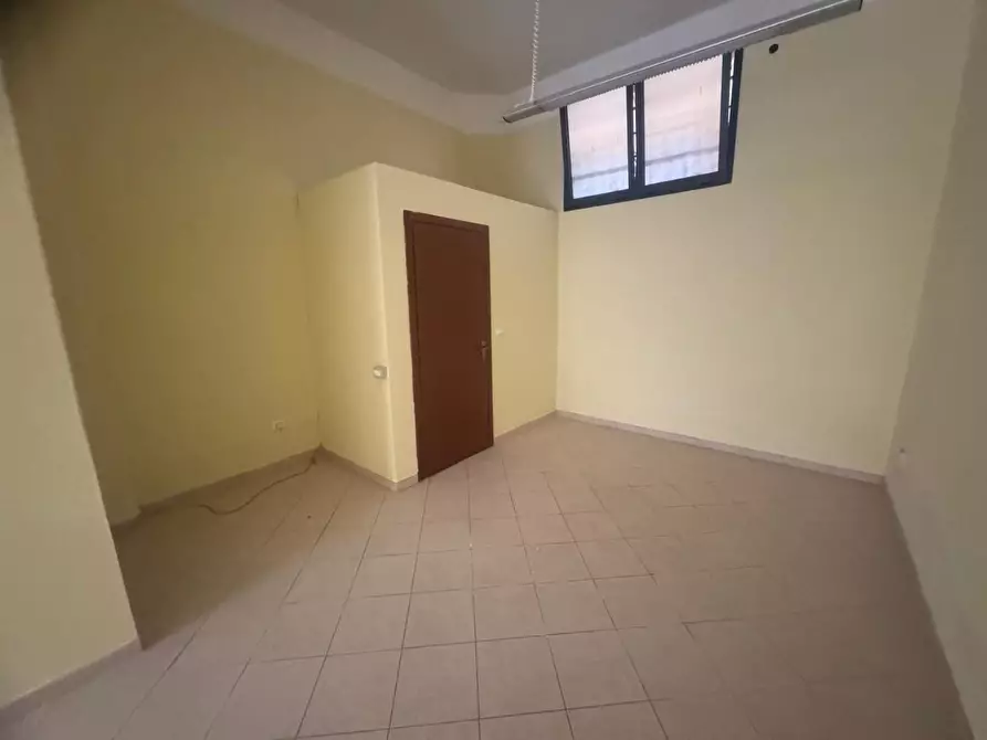 Immagine 1 di Locale commerciale in affitto  a Pontedera