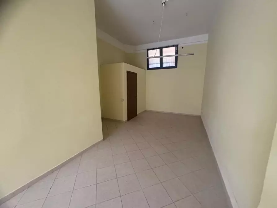 Immagine 6 di Locale commerciale in affitto  a Pontedera