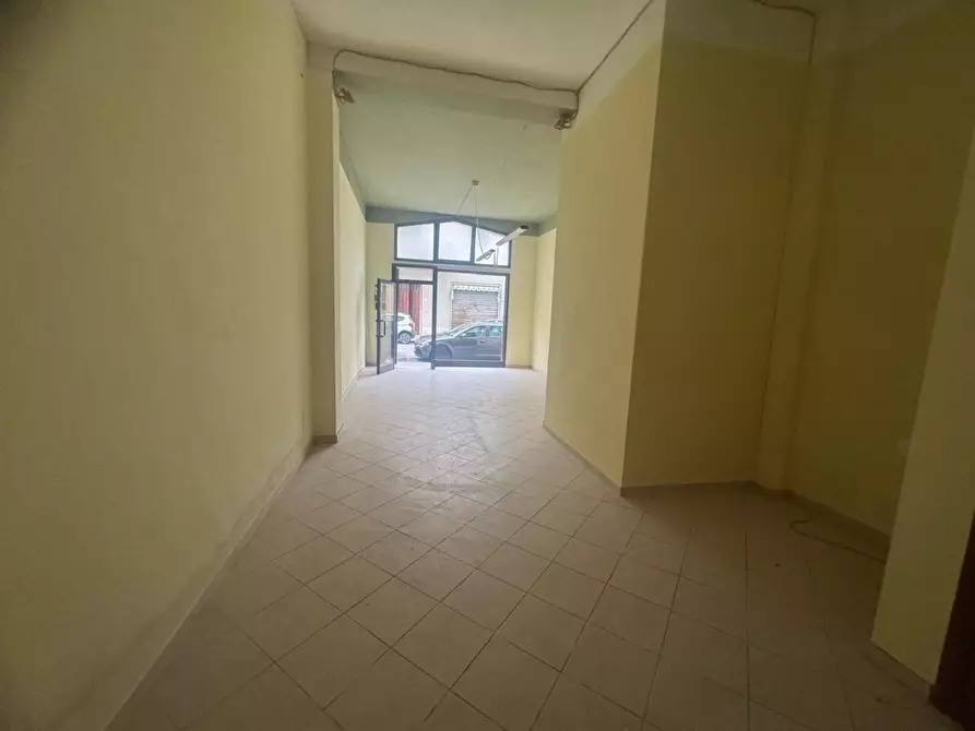 Immagine 4 di Locale commerciale in affitto  a Pontedera