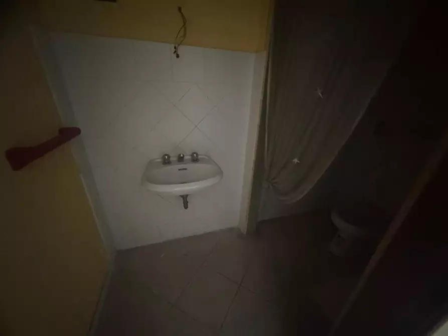 Immagine 7 di Locale commerciale in affitto  a Pontedera