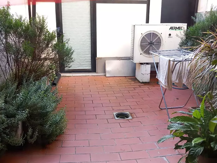 Immagine 5 di Locale commerciale in vendita  a Pisa