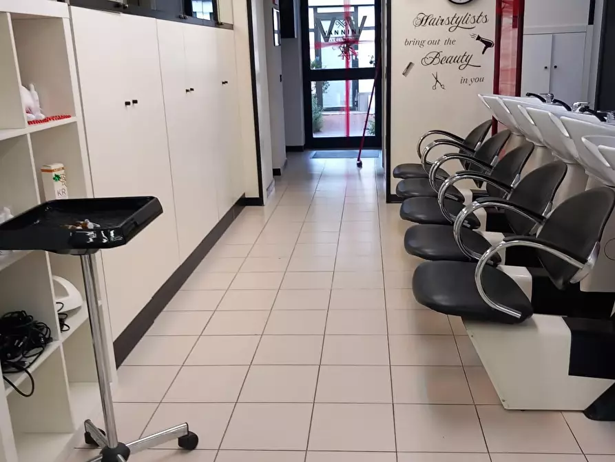 Immagine 4 di Locale commerciale in vendita  a Pisa