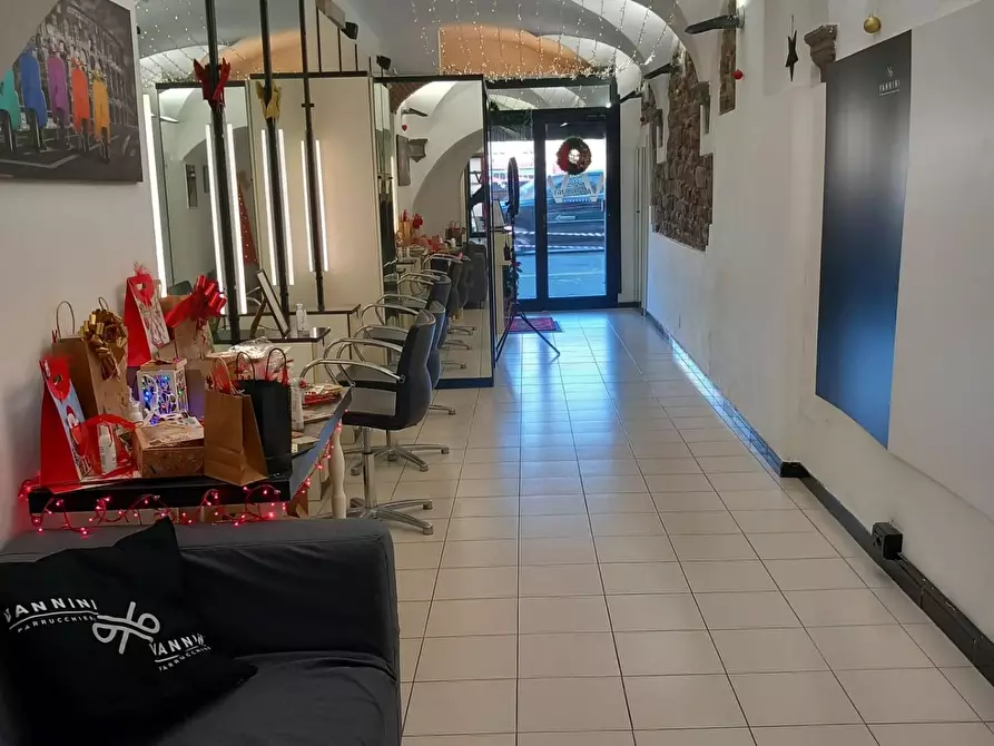 Immagine 3 di Locale commerciale in vendita  a Pisa