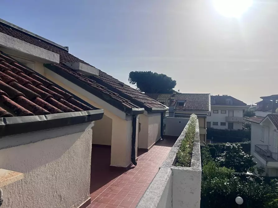 Immagine 12 di Mansarda in vendita  a Massa