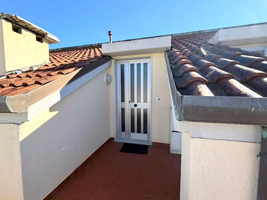 Immagine 10 di Mansarda in vendita  a Massa