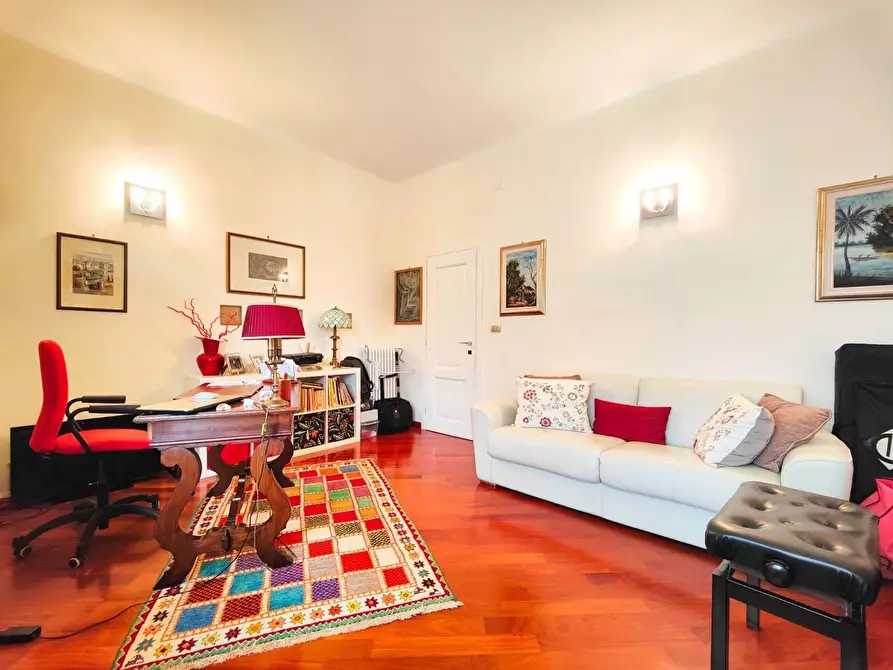 Immagine 17 di Appartamento in vendita  a Livorno