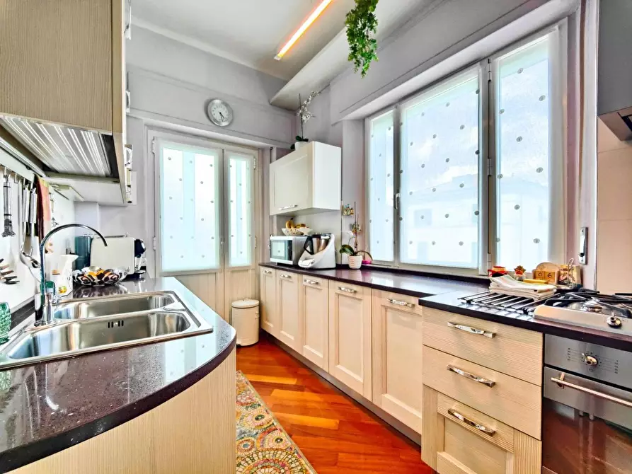 Immagine 5 di Appartamento in vendita  a Livorno