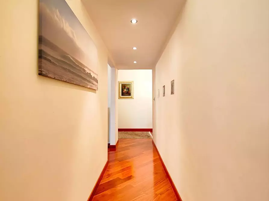 Immagine 13 di Appartamento in vendita  a Livorno