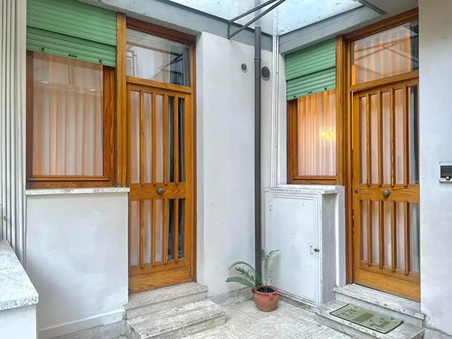 Immagine 3 di Appartamento in vendita  a Viareggio