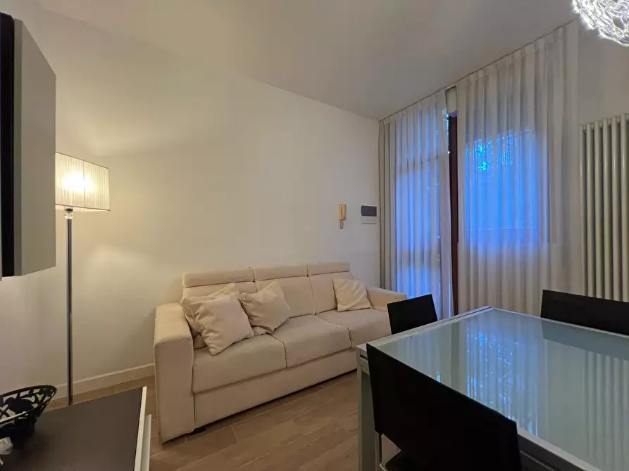 Immagine 8 di Appartamento in vendita  a Viareggio