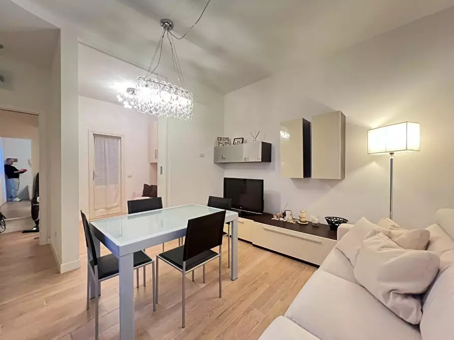 Immagine 10 di Appartamento in vendita  a Viareggio