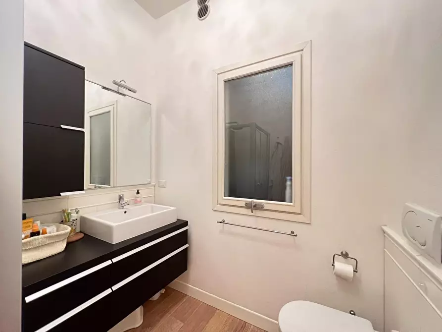 Immagine 26 di Appartamento in vendita  a Viareggio