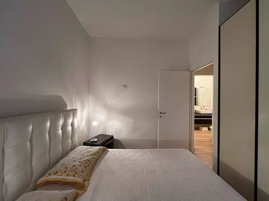 Immagine 17 di Appartamento in vendita  a Viareggio