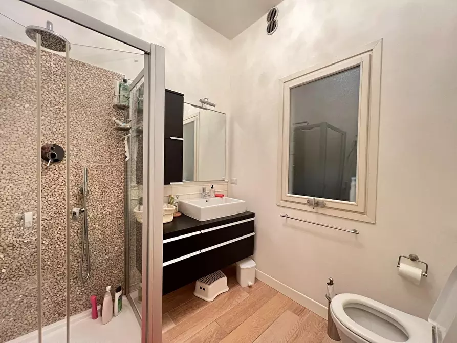 Immagine 18 di Appartamento in vendita  a Viareggio