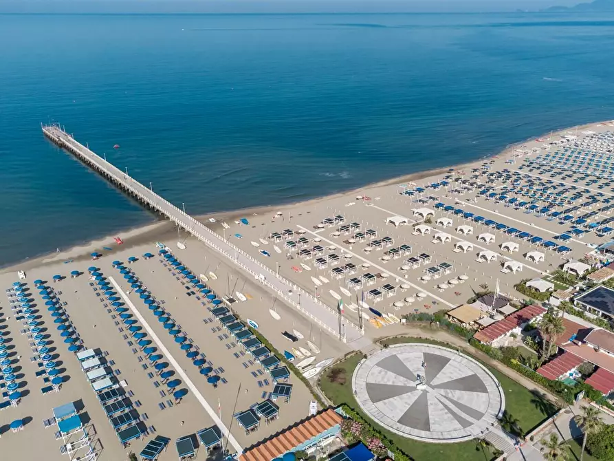 Immagine 20 di Appartamento in vendita  a Forte Dei Marmi