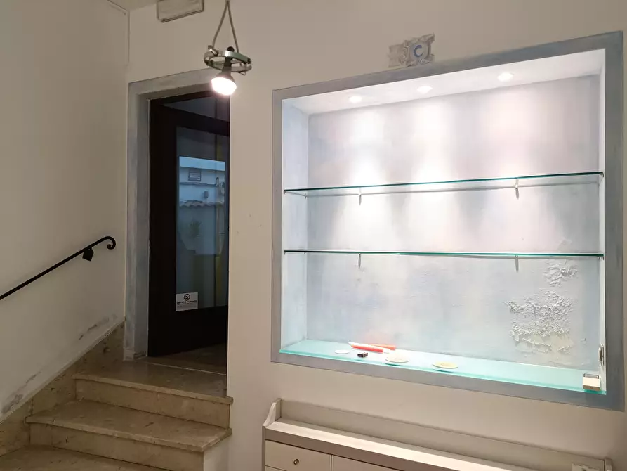 Immagine 12 di Locale commerciale in vendita  a Empoli