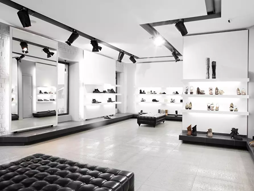 Immagine 8 di Locale commerciale in vendita  a Empoli