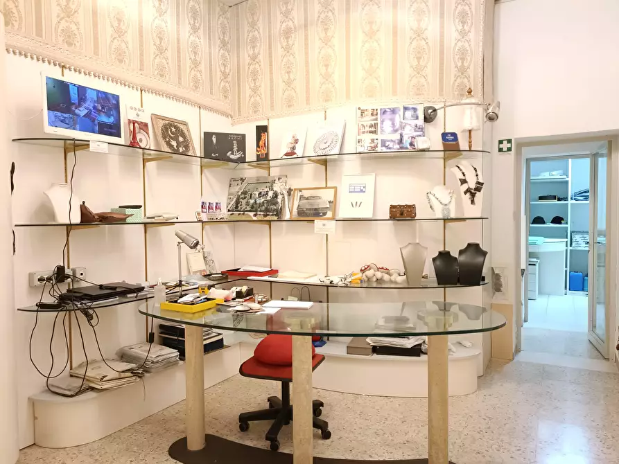 Immagine 18 di Locale commerciale in vendita  a Empoli