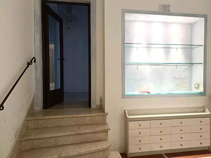Immagine 16 di Locale commerciale in vendita  a Empoli