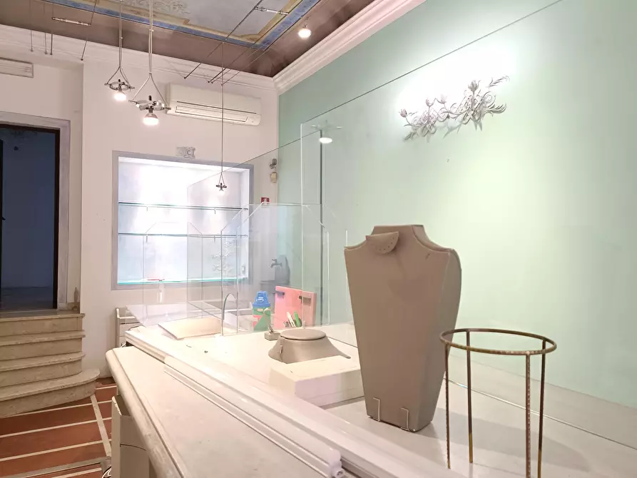 Immagine 1 di Locale commerciale in vendita  a Empoli