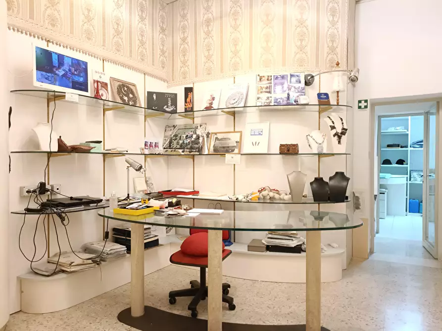 Immagine 4 di Locale commerciale in vendita  a Empoli