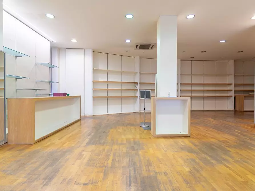 Immagine 1 di Locale commerciale in affitto  a Empoli