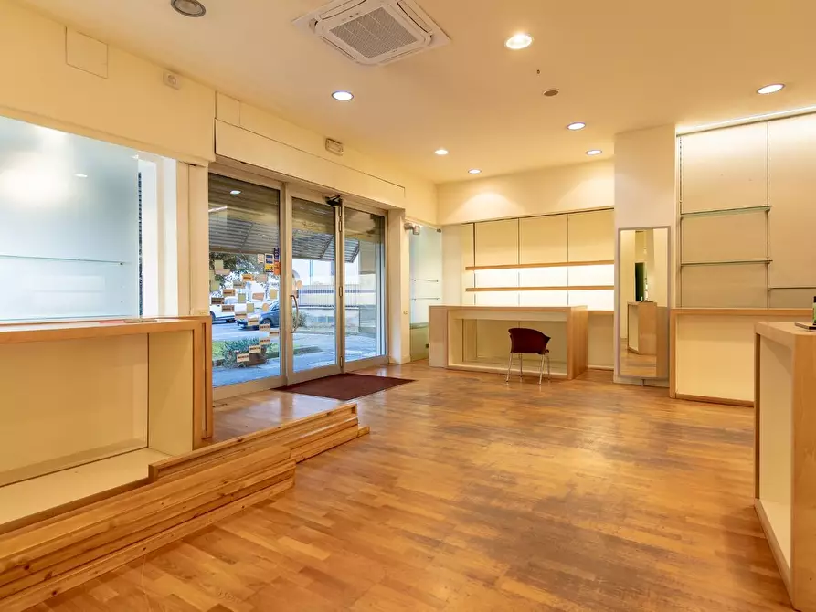 Immagine 6 di Locale commerciale in affitto  a Empoli