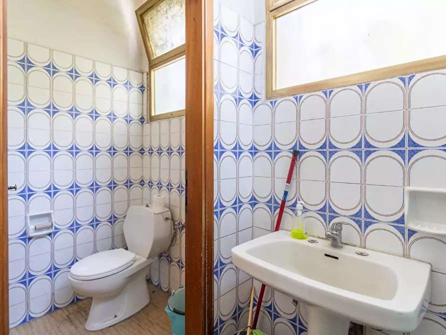 Immagine 9 di Locale commerciale in affitto  a Empoli