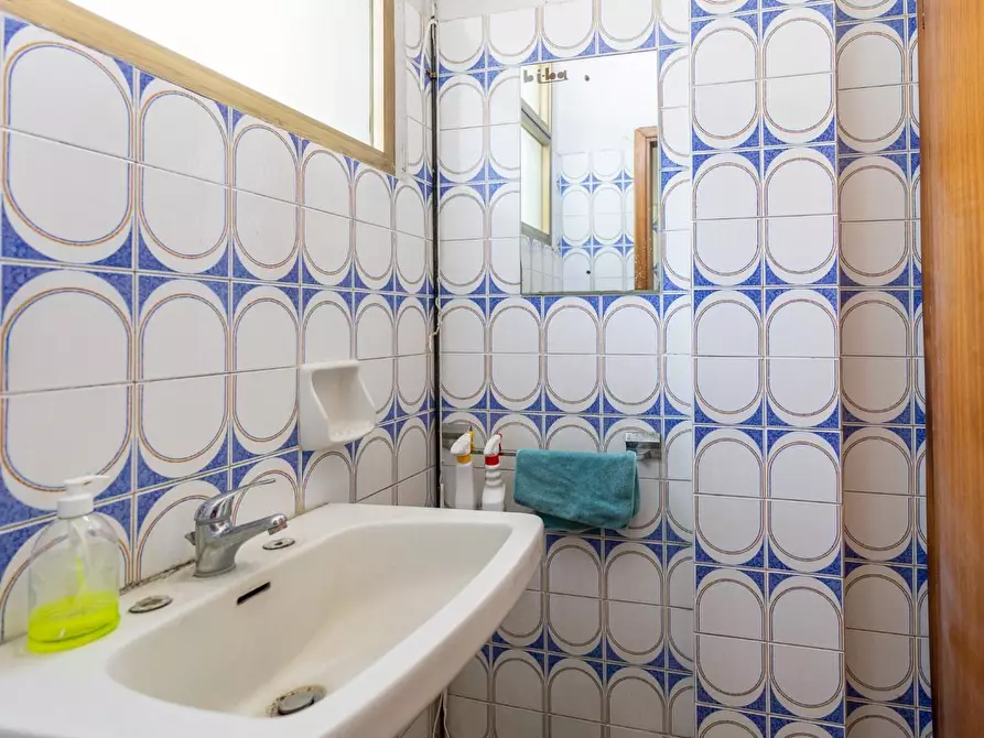 Immagine 12 di Locale commerciale in affitto  a Empoli