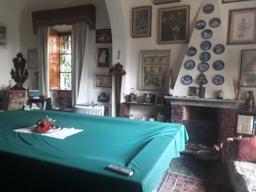 Immagine 3 di Villa in vendita  a Lastra A Signa