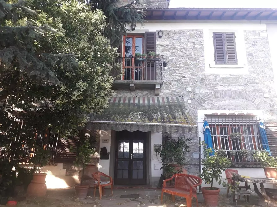 Immagine 2 di Villa in vendita  a Lastra A Signa