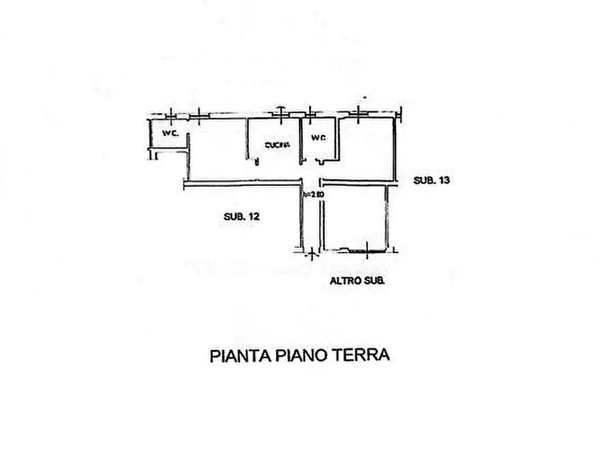 Immagine 15 di Locale commerciale in vendita  a Ameglia