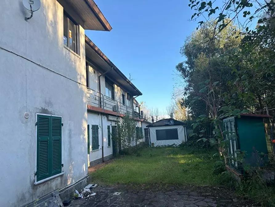 Immagine 4 di Locale commerciale in vendita  a Ameglia