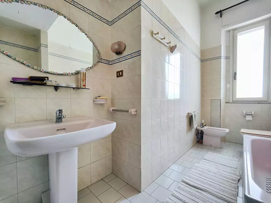 Immagine 21 di Appartamento in vendita  a Livorno