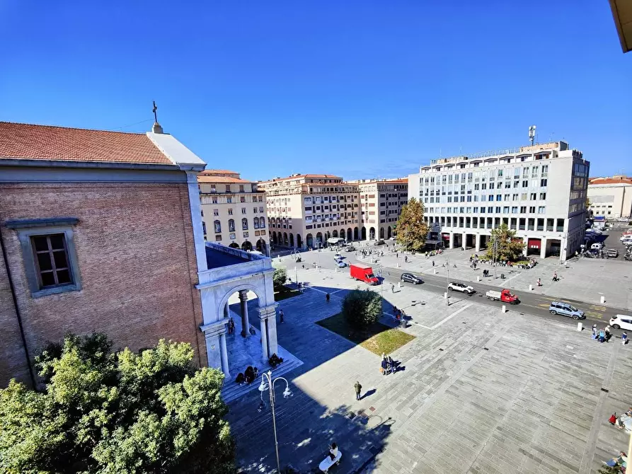 Immagine 25 di Appartamento in vendita  a Livorno