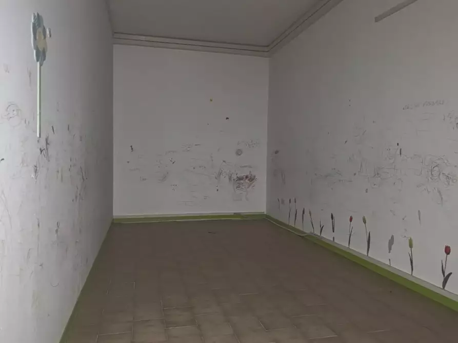 Immagine 15 di Locale commerciale in affitto  a Calcinaia