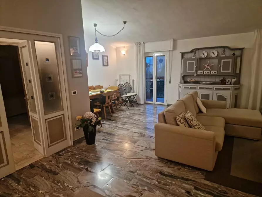 Immagine 2 di Appartamento in vendita  a Massa