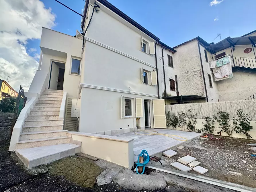 Immagine 15 di Terratetto in vendita  a Massa