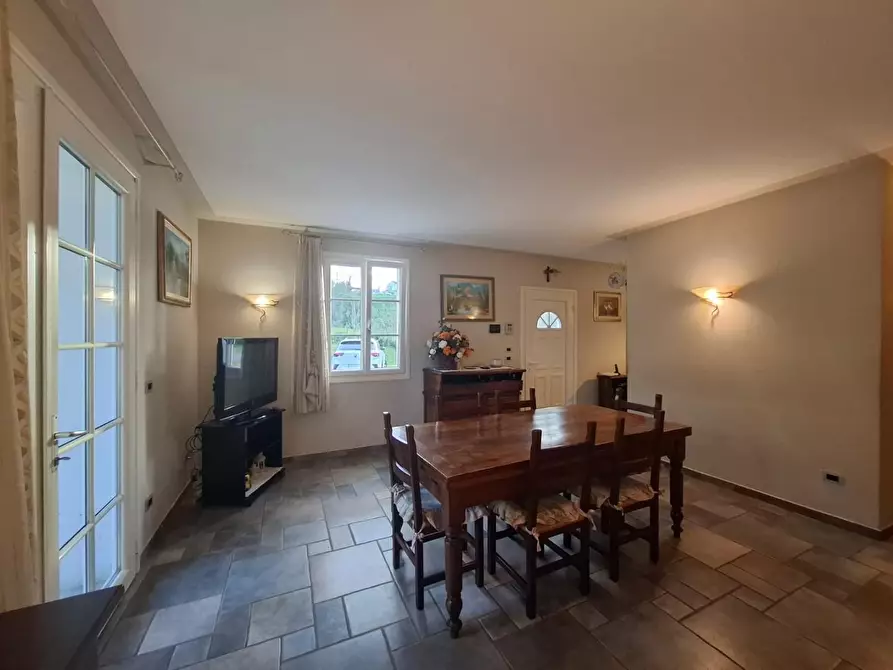 Immagine 2 di Villa in vendita  a Fucecchio