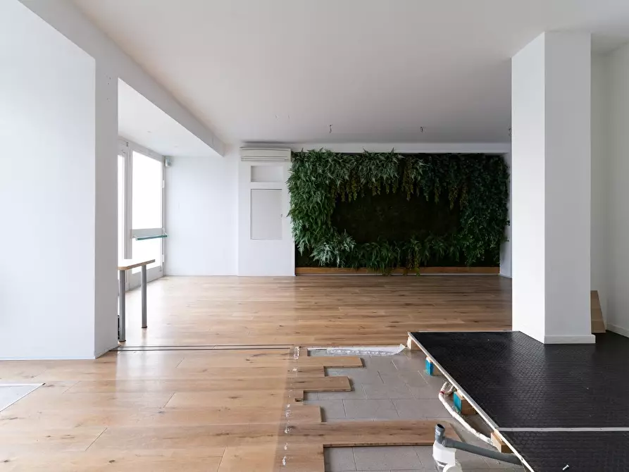 Immagine 10 di Locale commerciale in vendita  a Vinci