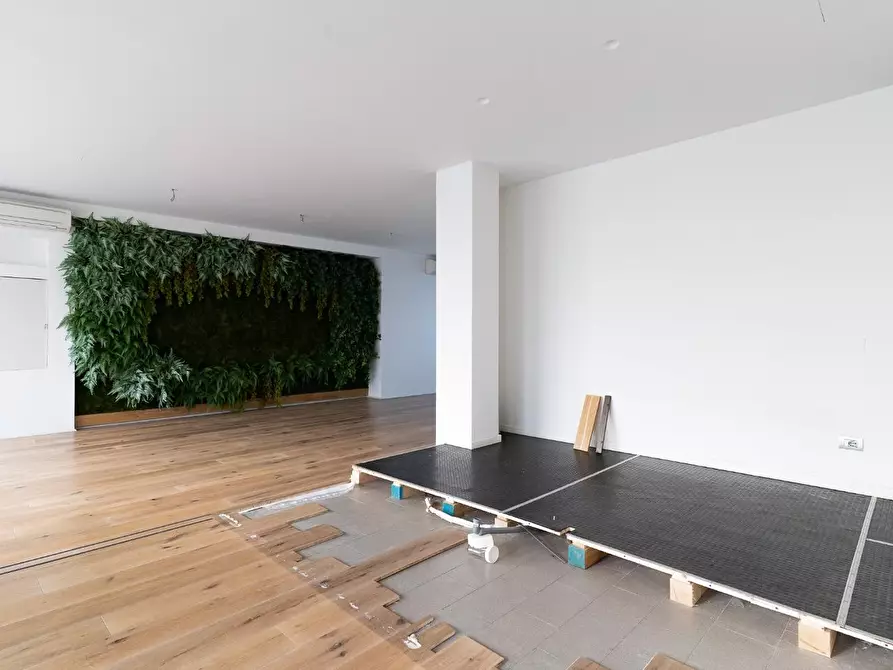 Immagine 14 di Locale commerciale in vendita  a Vinci