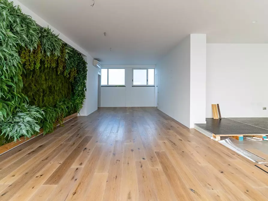 Immagine 2 di Locale commerciale in vendita  a Vinci