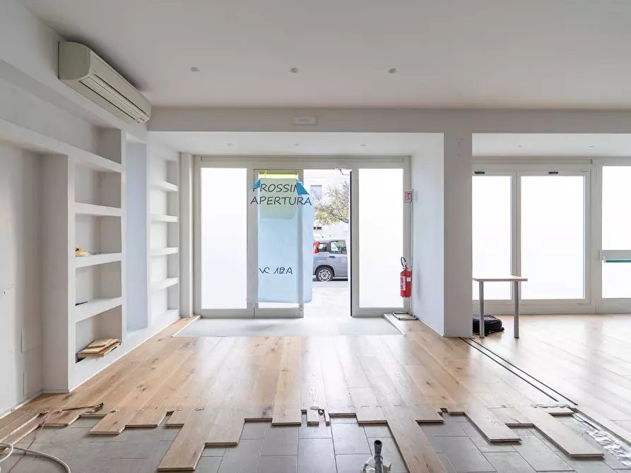 Immagine 8 di Locale commerciale in vendita  a Vinci