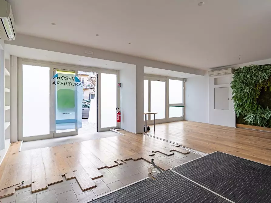 Immagine 9 di Locale commerciale in vendita  a Vinci