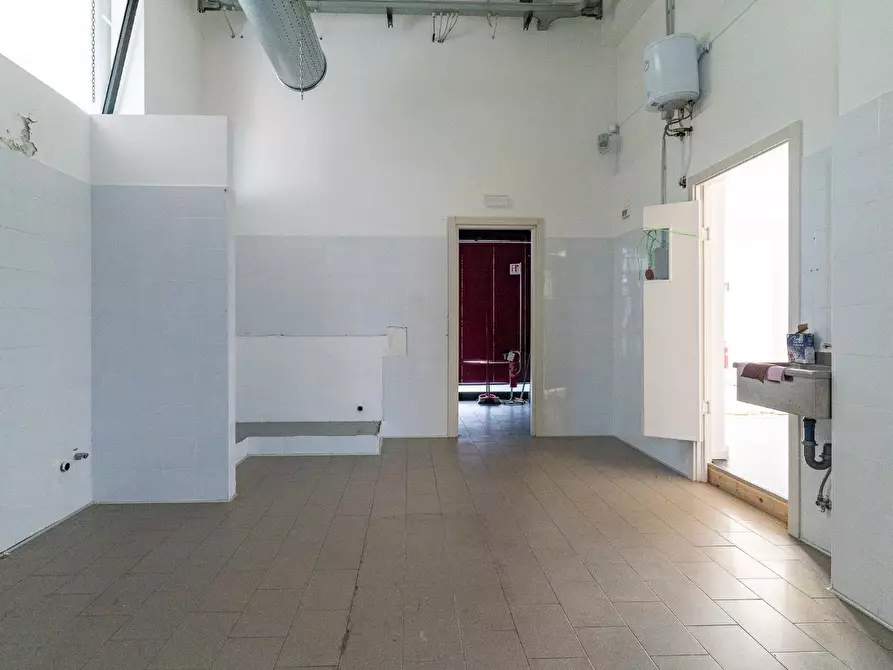 Immagine 16 di Locale commerciale in vendita  a Vinci