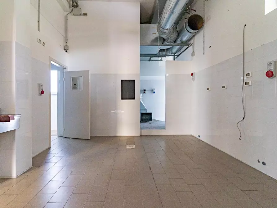 Immagine 19 di Locale commerciale in vendita  a Vinci