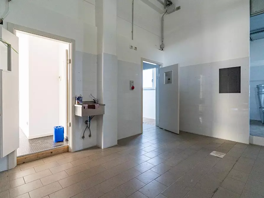 Immagine 18 di Locale commerciale in vendita  a Vinci